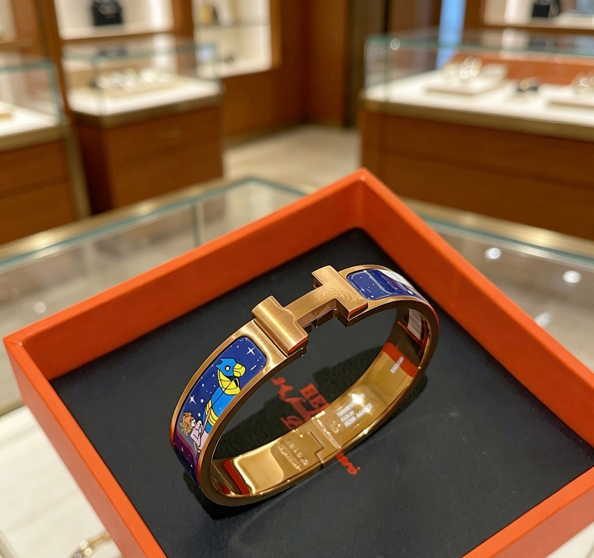 Horse Bangle in Gold-Tone – Enamel Detail – Design 009 side detail