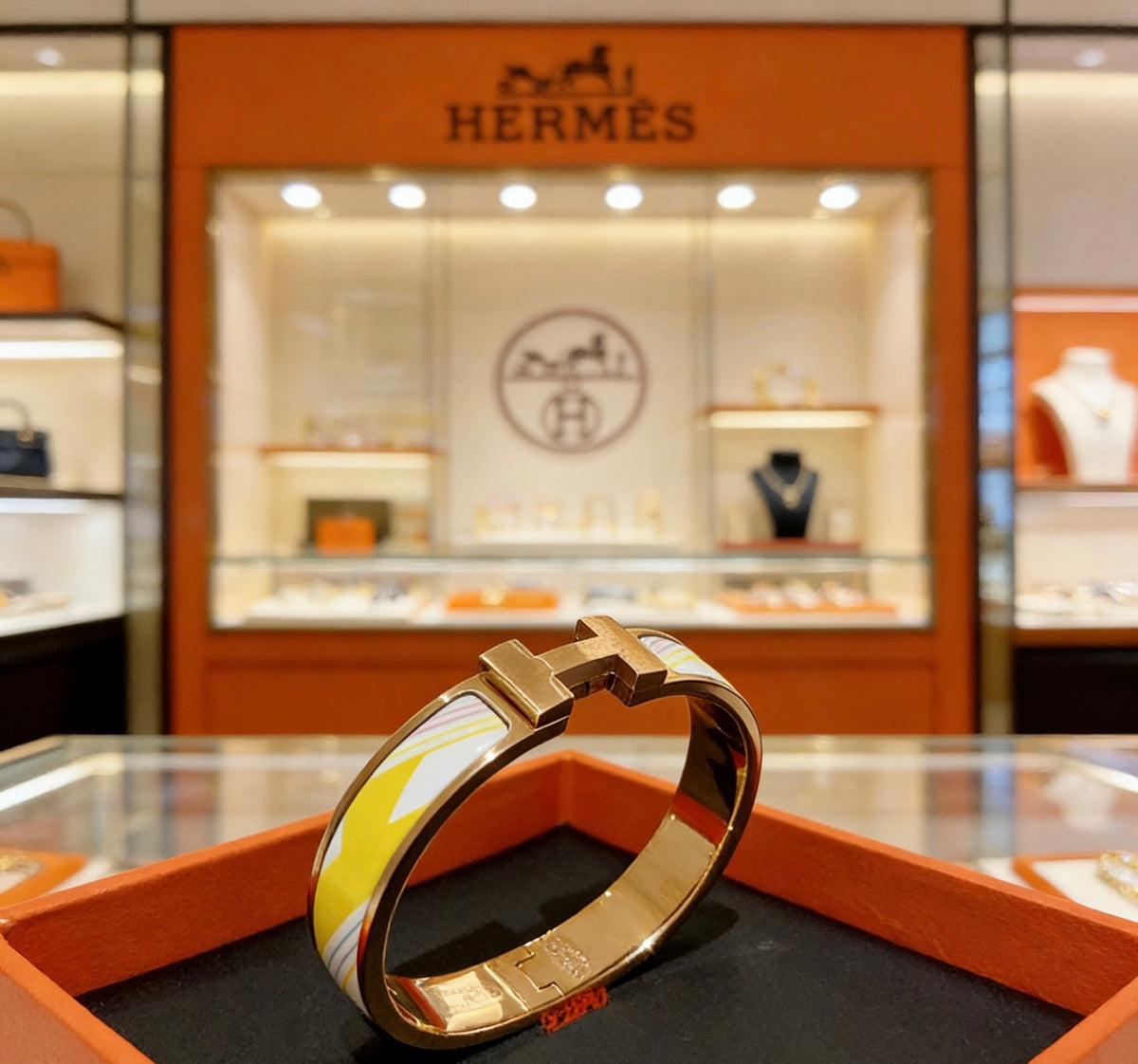 Horse Bangle in Gold-Tone – Enamel Detail – Design 006 close-up detail