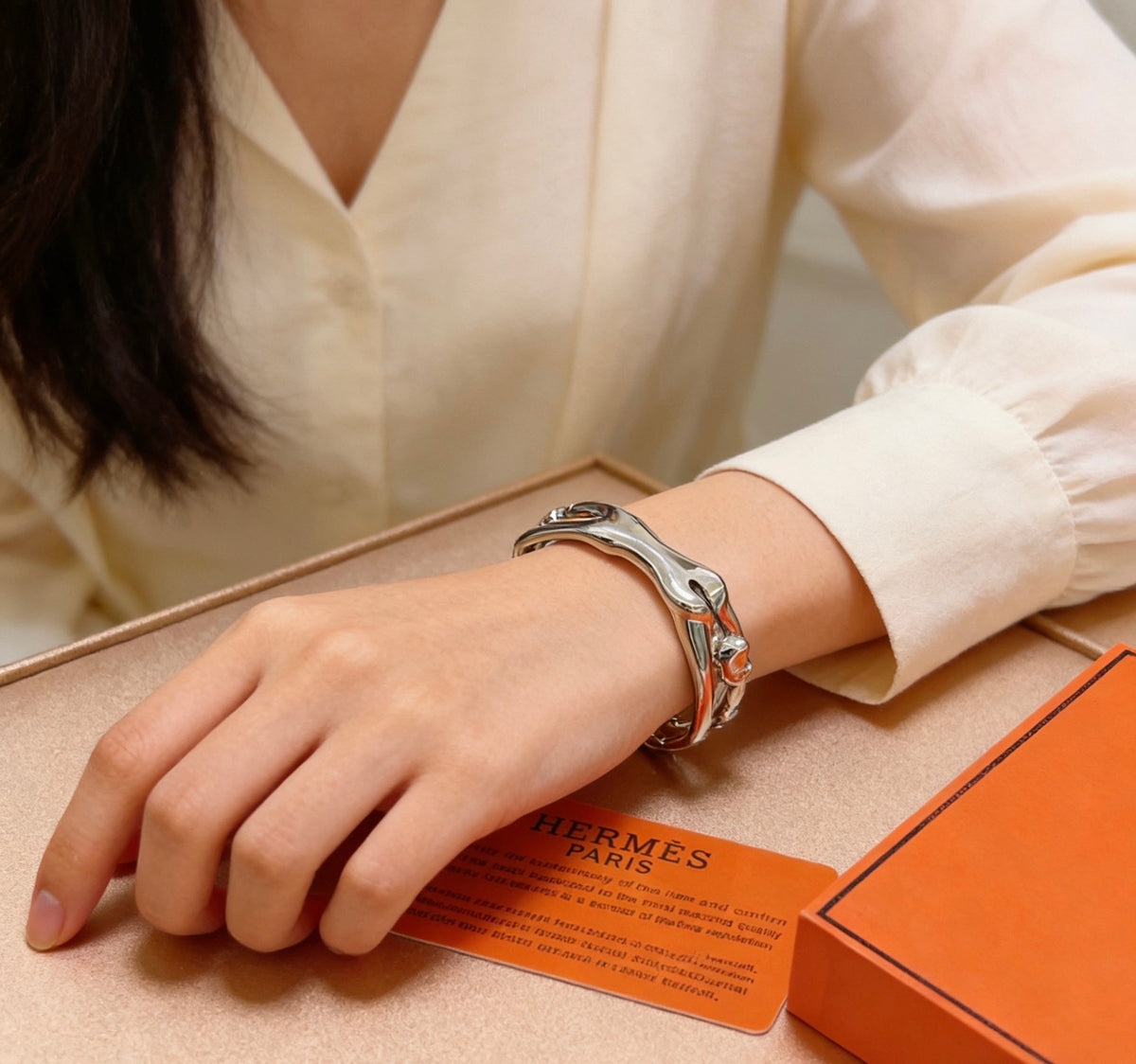 Horse Bangle in Gold-Tone – Design 006 detail view