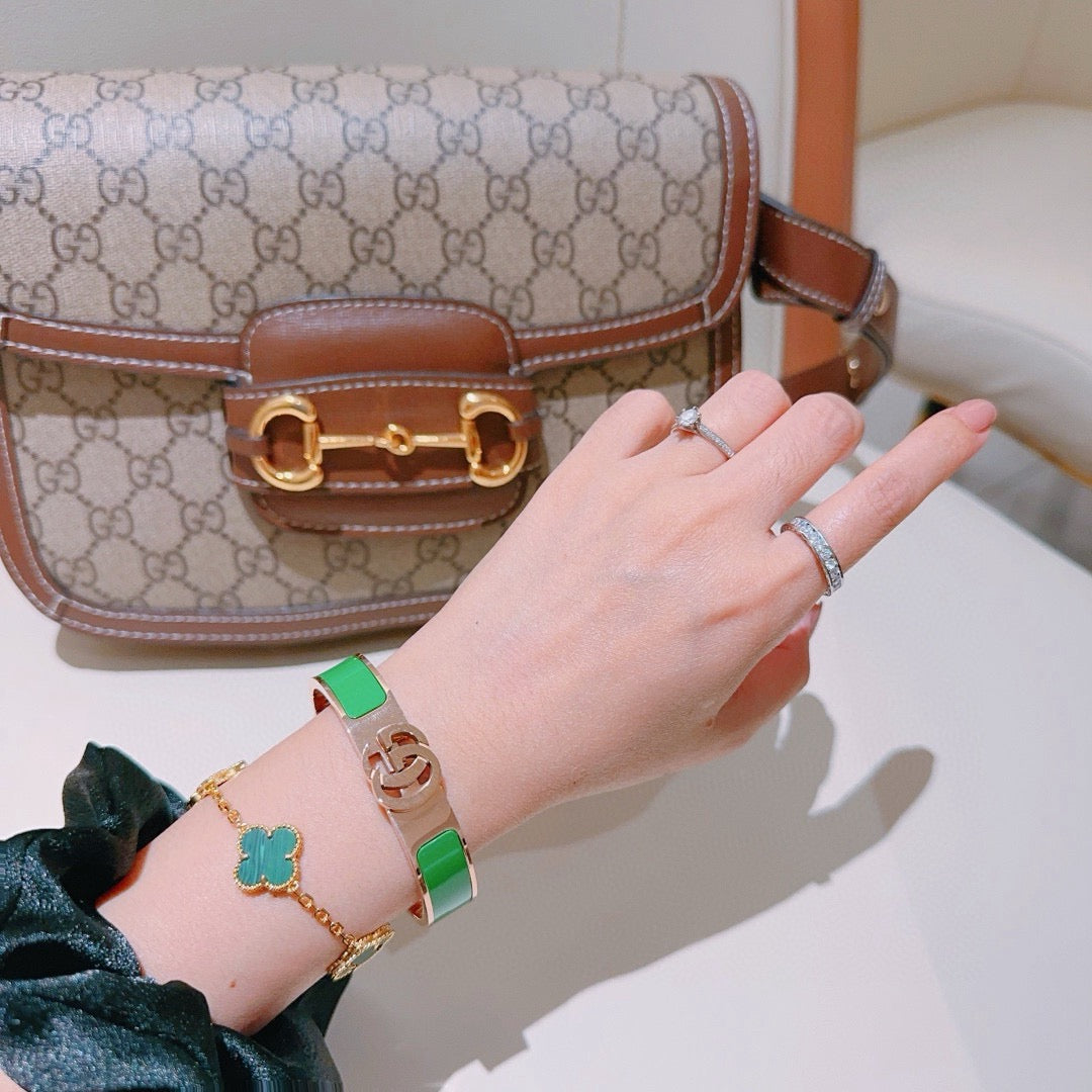 Double-G Emblem Bangle in Gold-Tone – Design 002 detail view