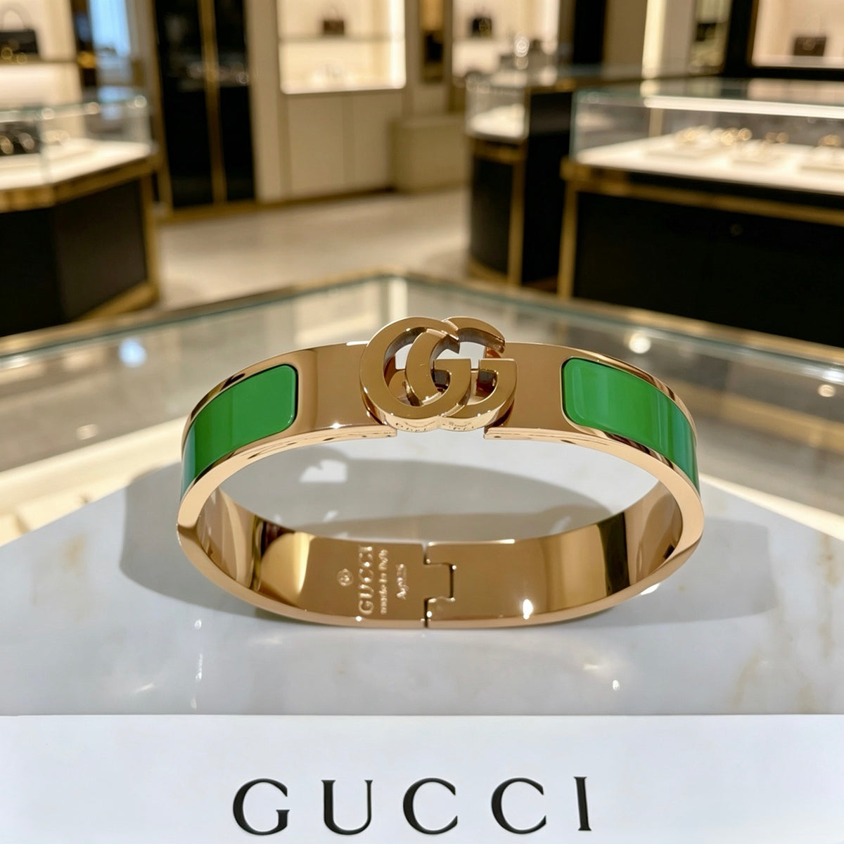 Double-G Emblem Bangle in Gold-Tone – Design 004 side detail