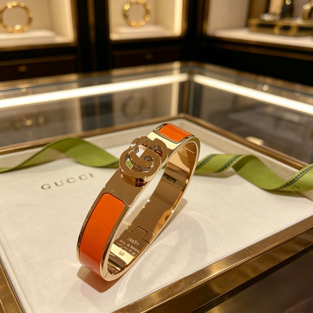Double-G Emblem Bangle in Gold-Tone – Design 003 close-up detail