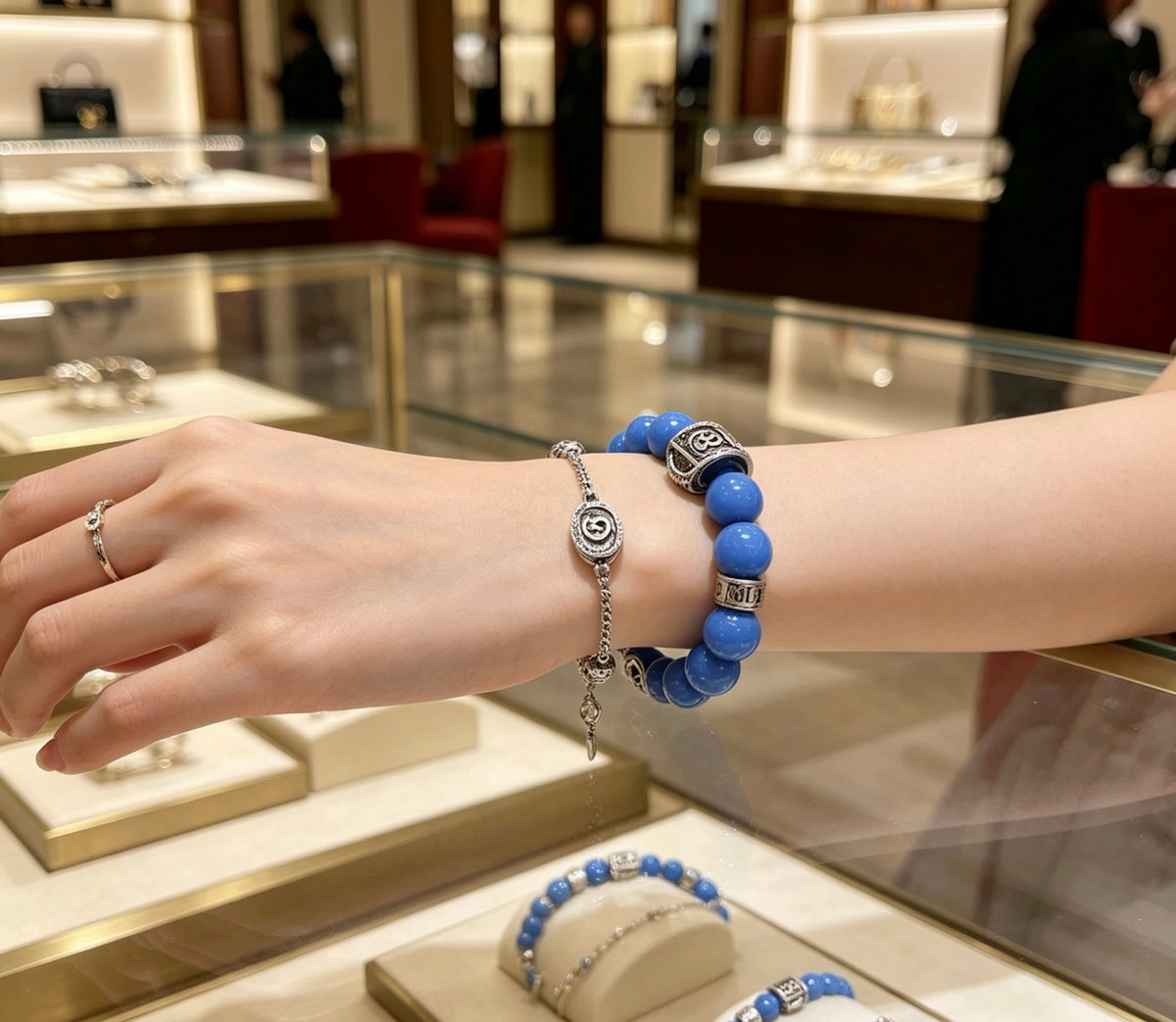 Double-G Emblem Bracelet in Polished Metal-Tone – Design 001 front product view