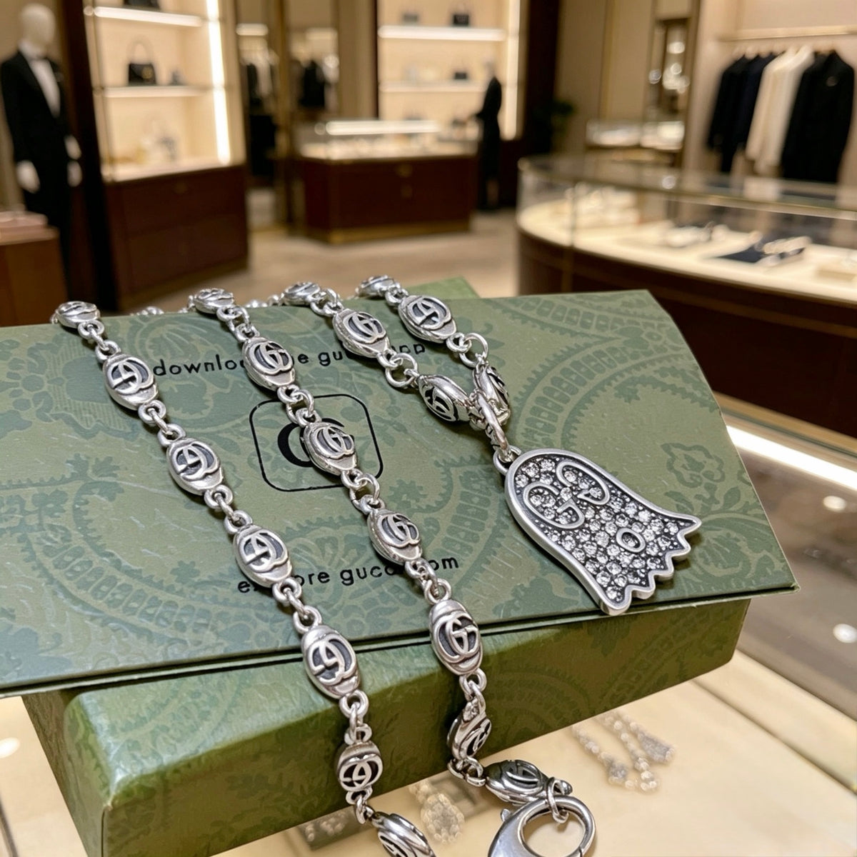 Double-G Emblem Pendant Necklace in Silver-Tone – Vintage Detail – Design 005 close-up detail