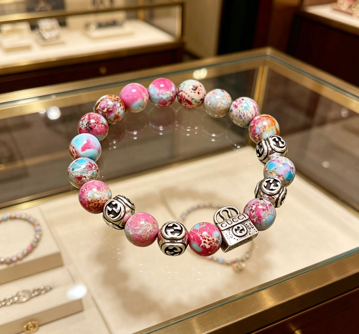 Double-G Emblem Beaded Bracelet in Polished Metal-Tone – Agate Detail side detail
