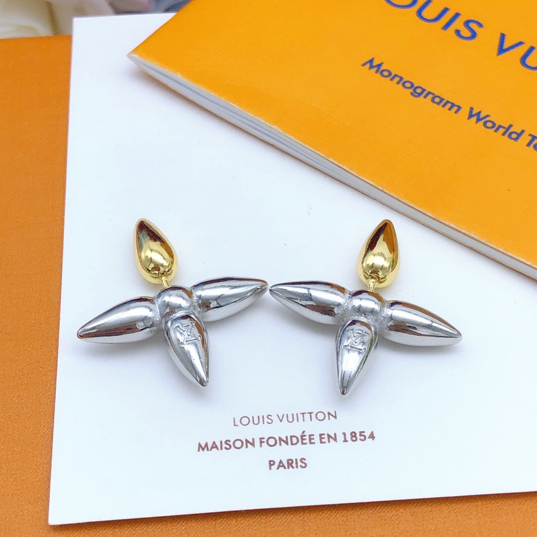 Geometric Emblem Fashion Accessory – Design 004 front product view