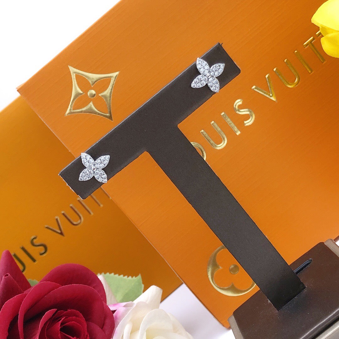 Geometric Emblem Fashion Accessory – Silver Detail styled product view