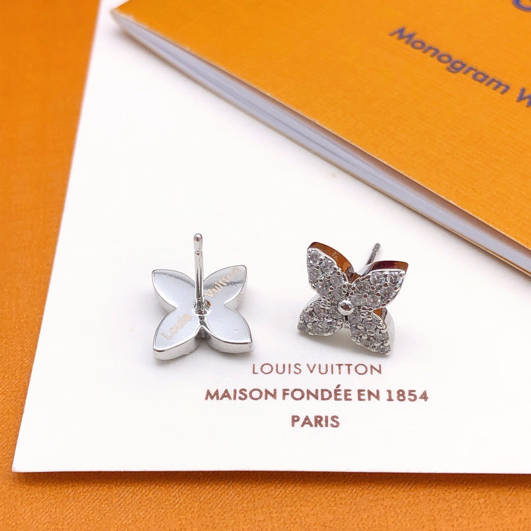 Geometric Emblem Fashion Accessory – Silver Detail front product view