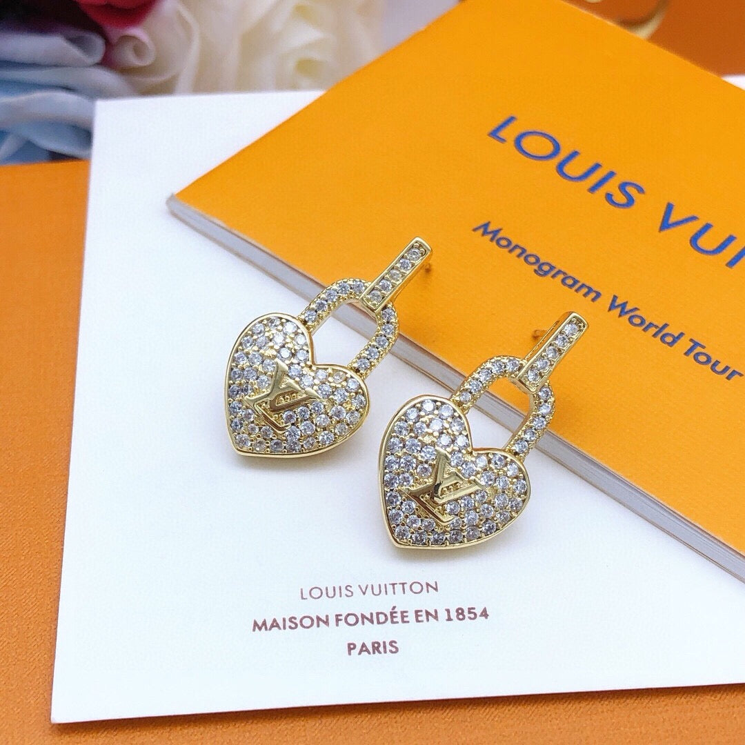 Heart Stud Earrings in Gold-Tone – Design 001 close-up detail