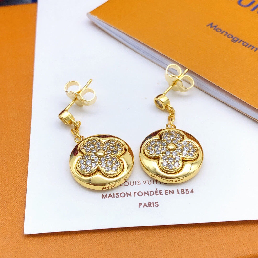Round Stud Earrings in Gold-Tone – Design 001 main product view