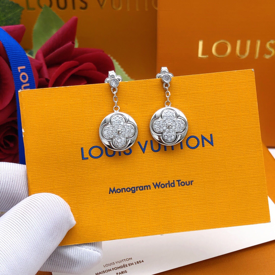 Geometric Emblem Stud Earrings in Silver-Tone – Silver Detail styled product view