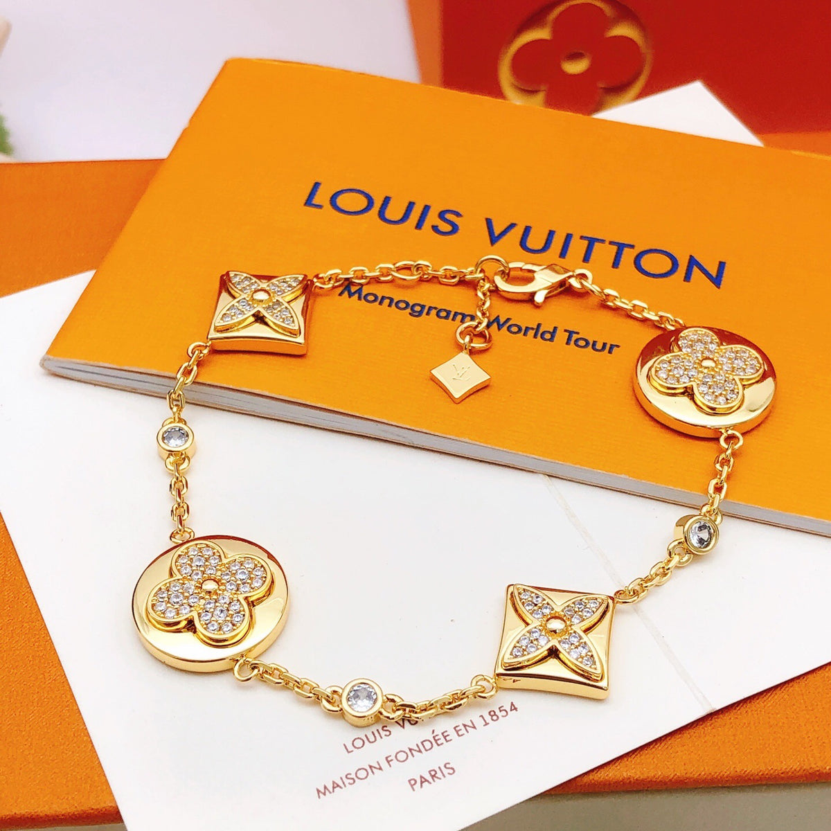 Floral Bracelet in Gold-Tone – Design 002 side detail