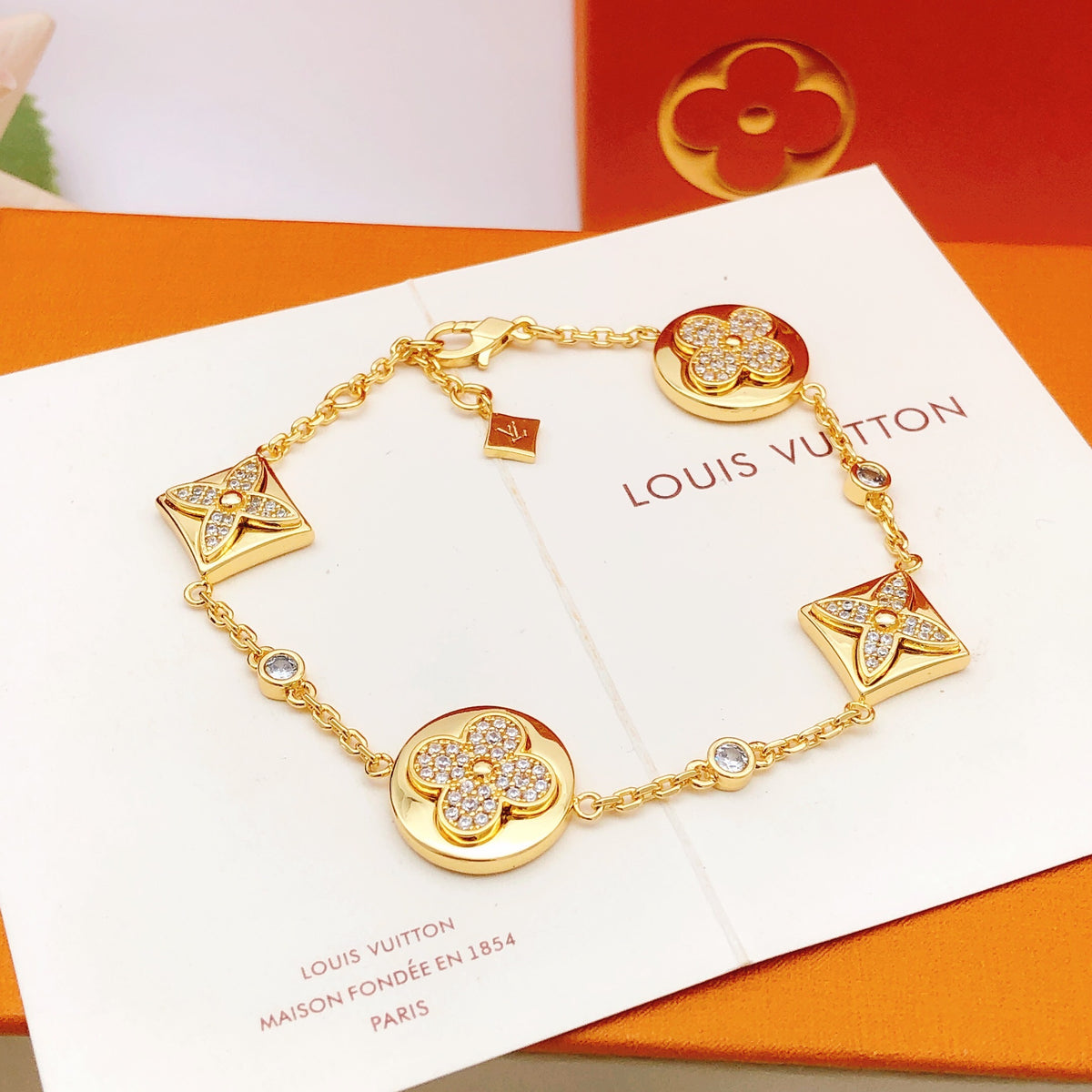 Floral Bracelet in Gold-Tone – Design 002 close-up detail