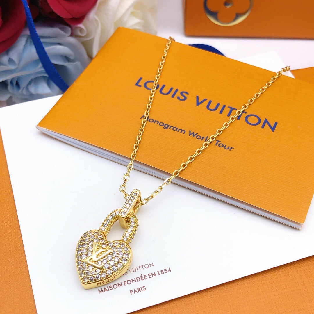 Heart Pendant Necklace in Gold-Tone – Design 002 side detail