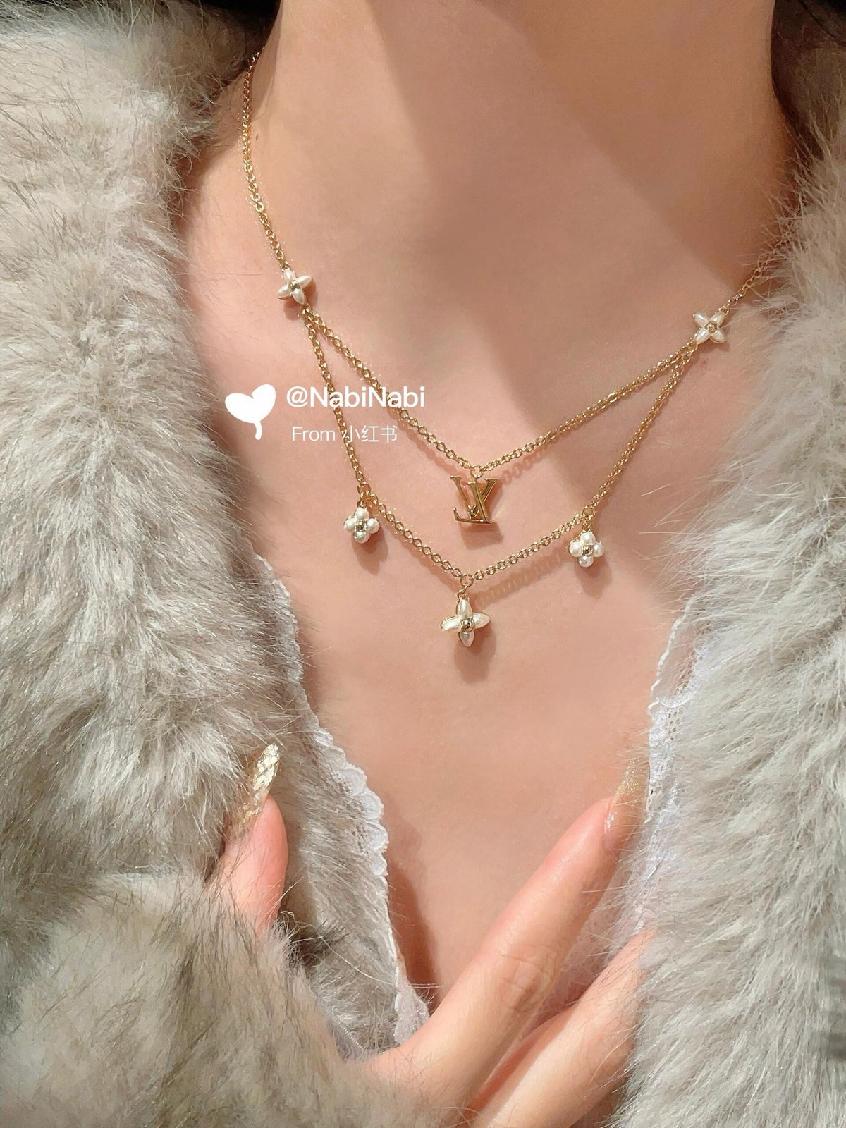 Floral Double-Layer Pendant Necklace detail view