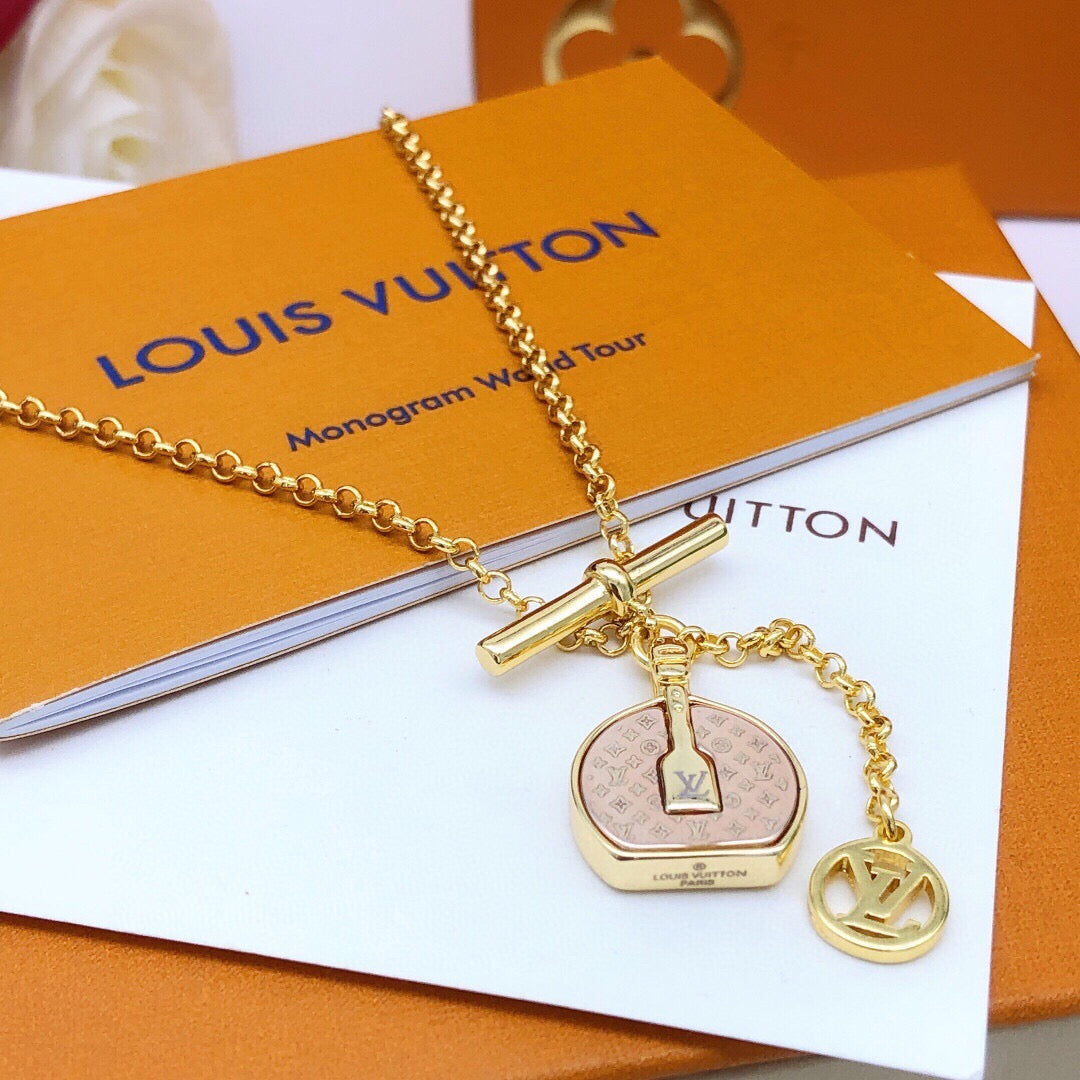 Bag Motif Pendant Necklace in Gold-Tone – Bag Detail detail view