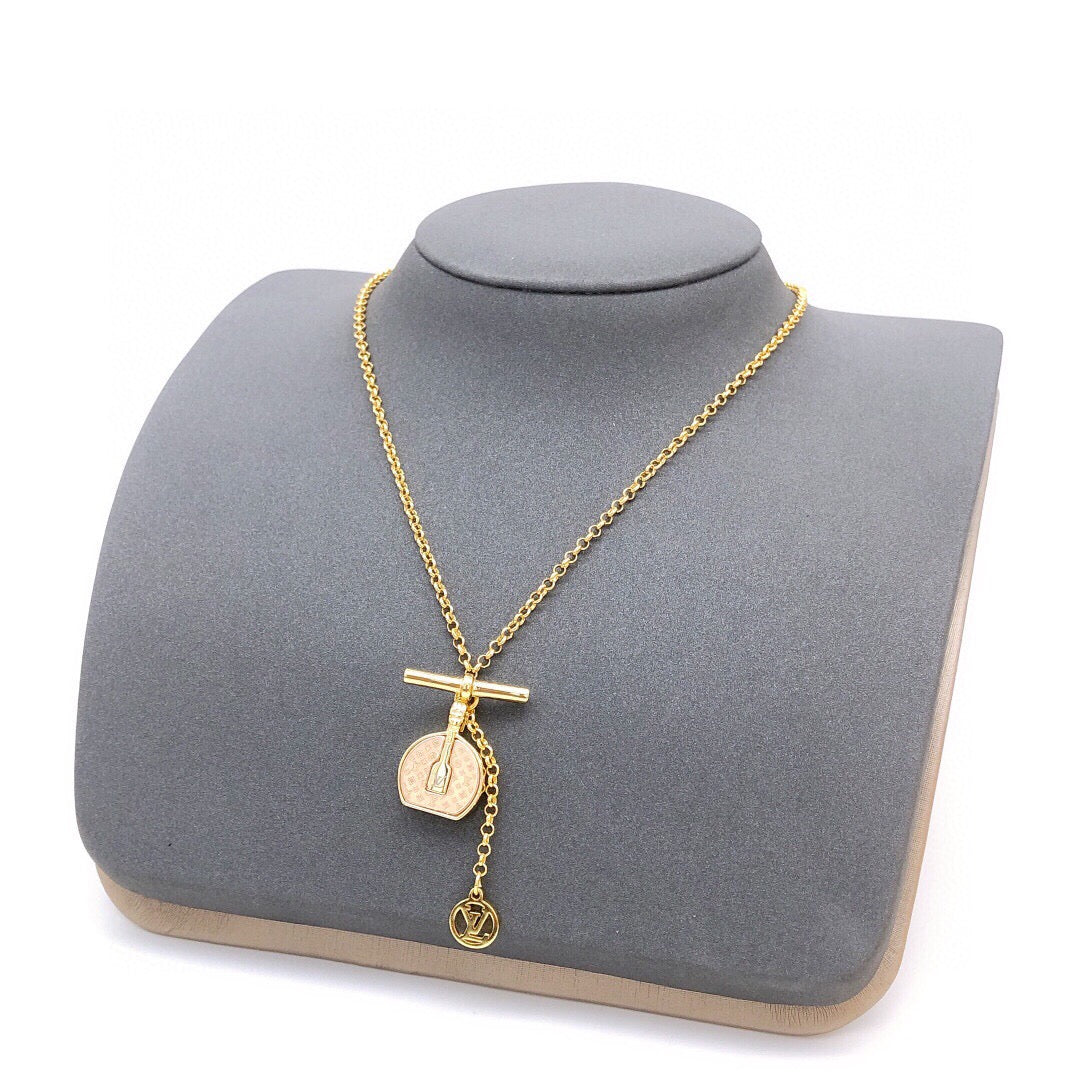 Bag Motif Pendant Necklace in Gold-Tone – Bag Detail main product view