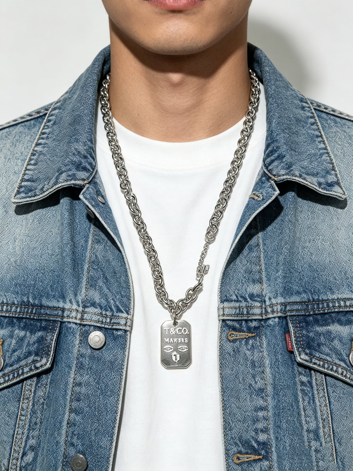 Signature Motif Pendant Necklace in Silver-Tone – Vintage Detail – Design 03 main product view