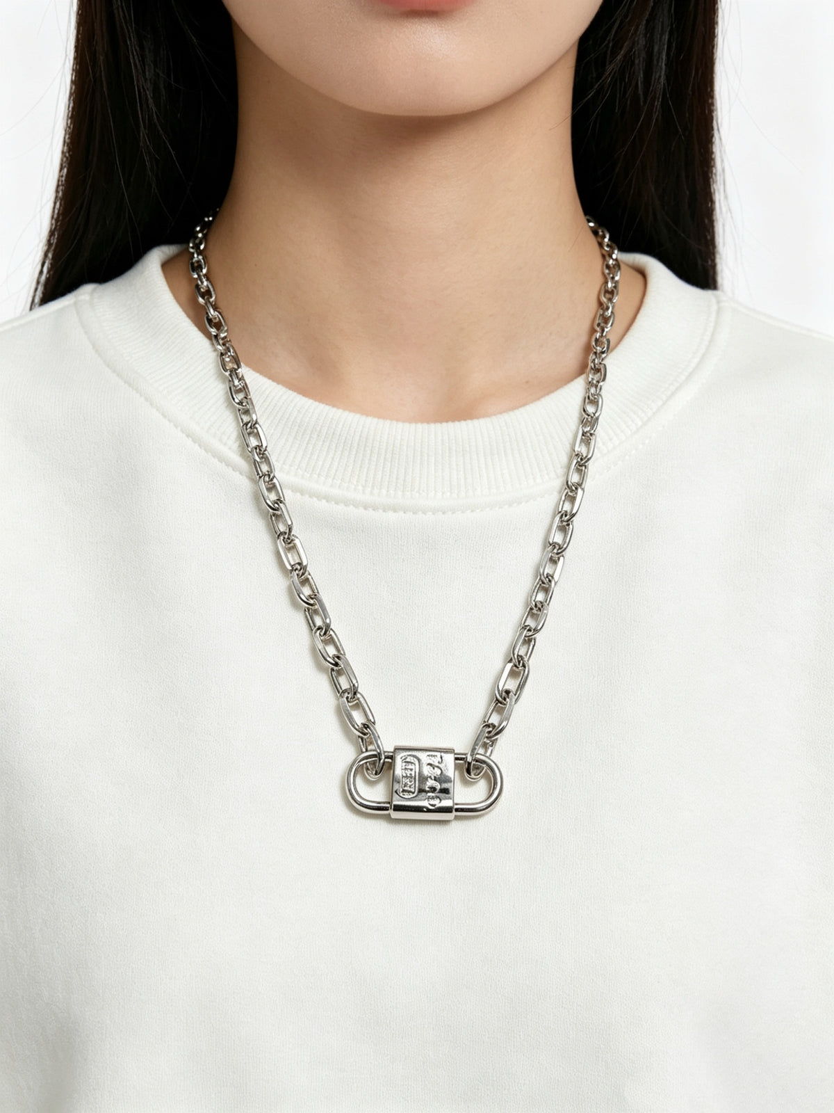 Signature Motif Pendant Necklace in Silver-Tone – Vintage Detail – Design 02 close-up detail