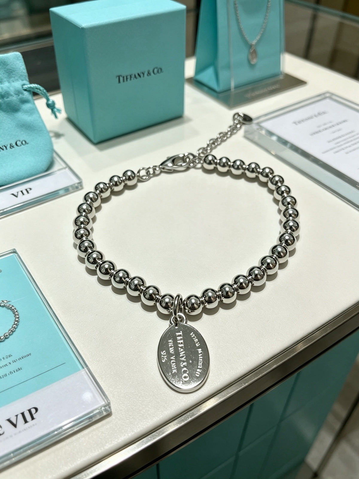 Signature Motif Bracelet in Silver-Tone – Vintage Detail close-up detail
