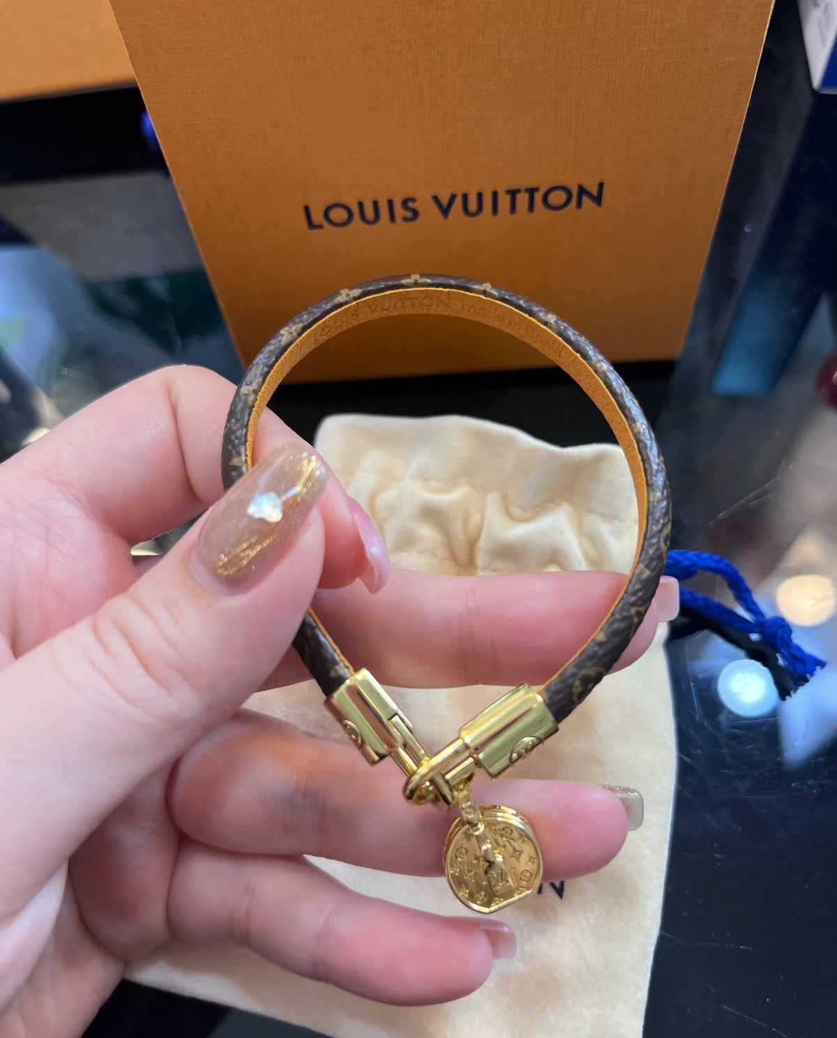 Bag Motif Bangle in Gold-Tone – Bag Detail front product view