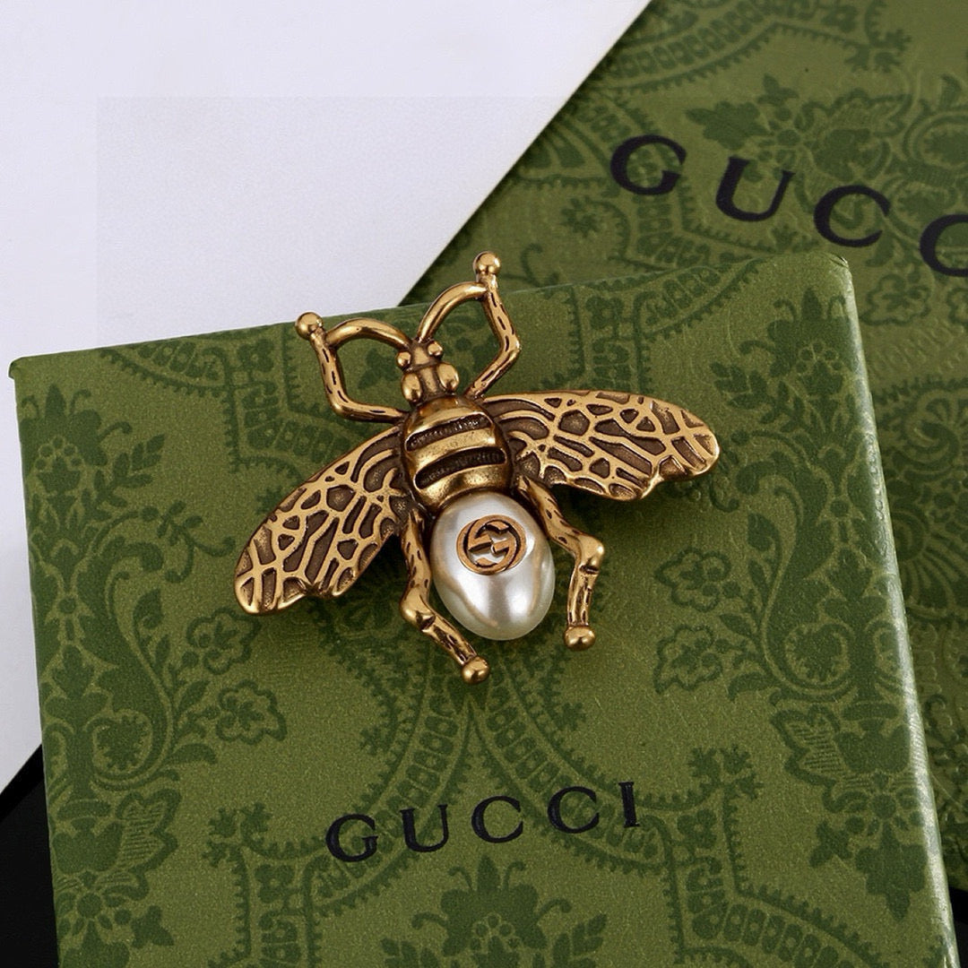 Double-G Emblem Brooch in Gold-Tone – Design 001 main product view