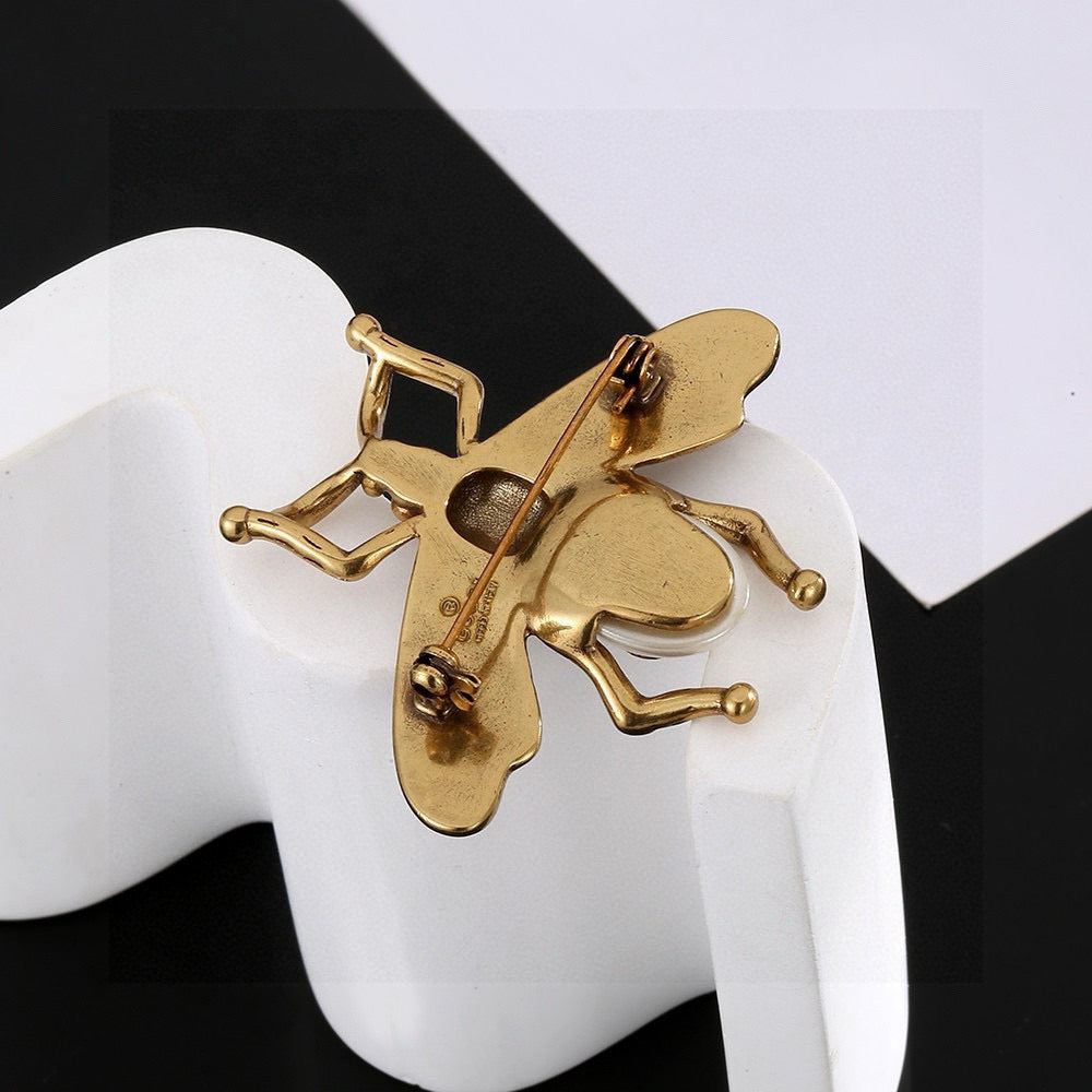 Double-G Emblem Brooch in Gold-Tone – Design 002 styled product view