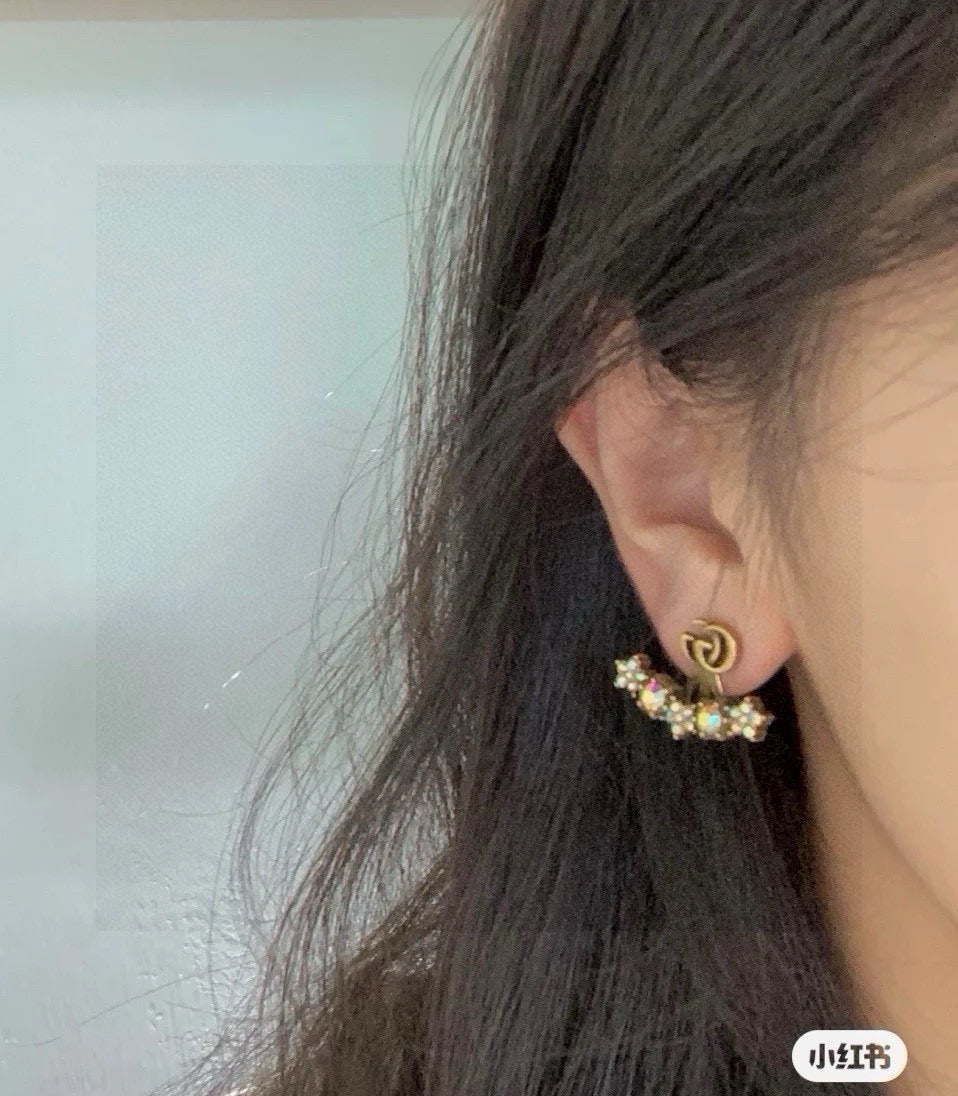Double-G Emblem Stud Earrings in Gold-Tone – Design 002 side detail
