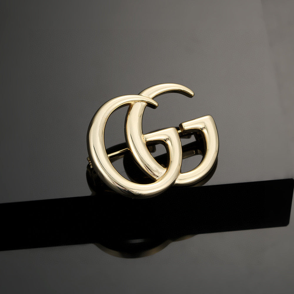 Geometric Emblem Brooch in Polished Metal-Tone – Vintage Detail close-up detail