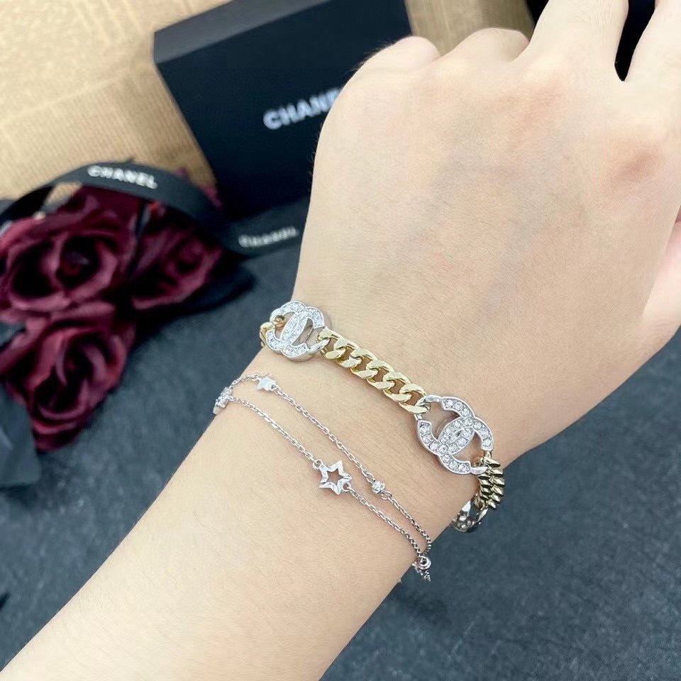 Letter Bracelet in Silver-Tone – Design 001 close-up detail
