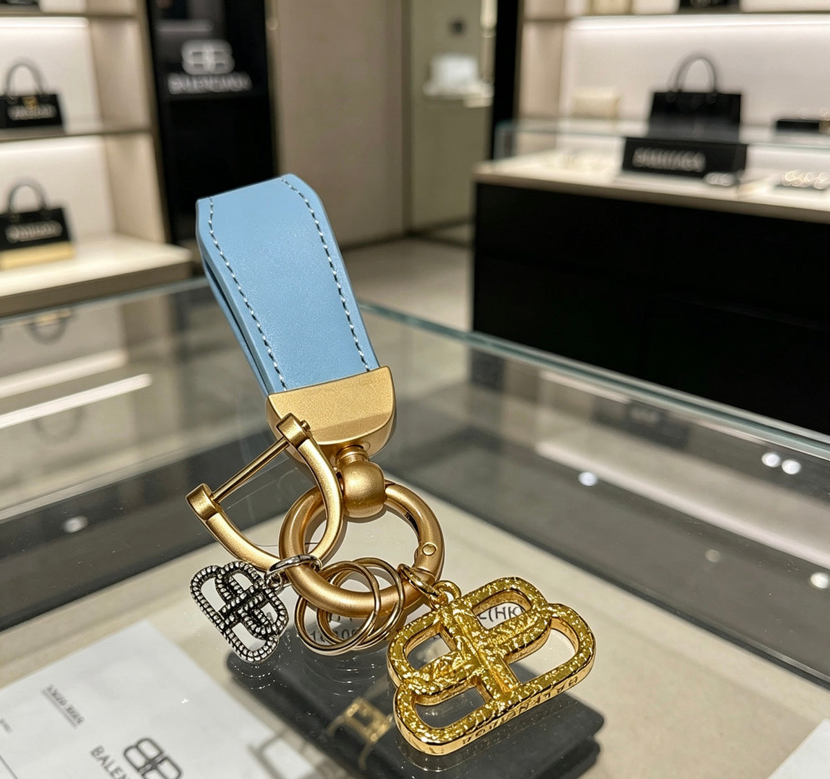 Key Jewelry Accessory in Polished Metal-Tone – Design 006 side detail
