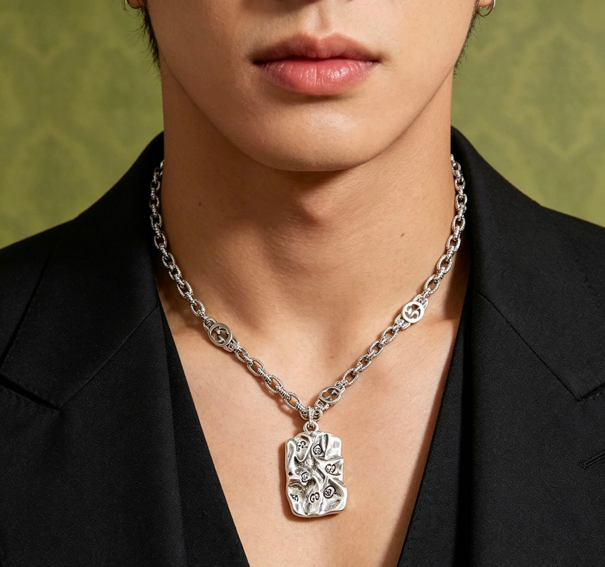 Double-G Emblem Pendant Necklace in Polished Metal-Tone – Vintage Detail – Design 004 detail view