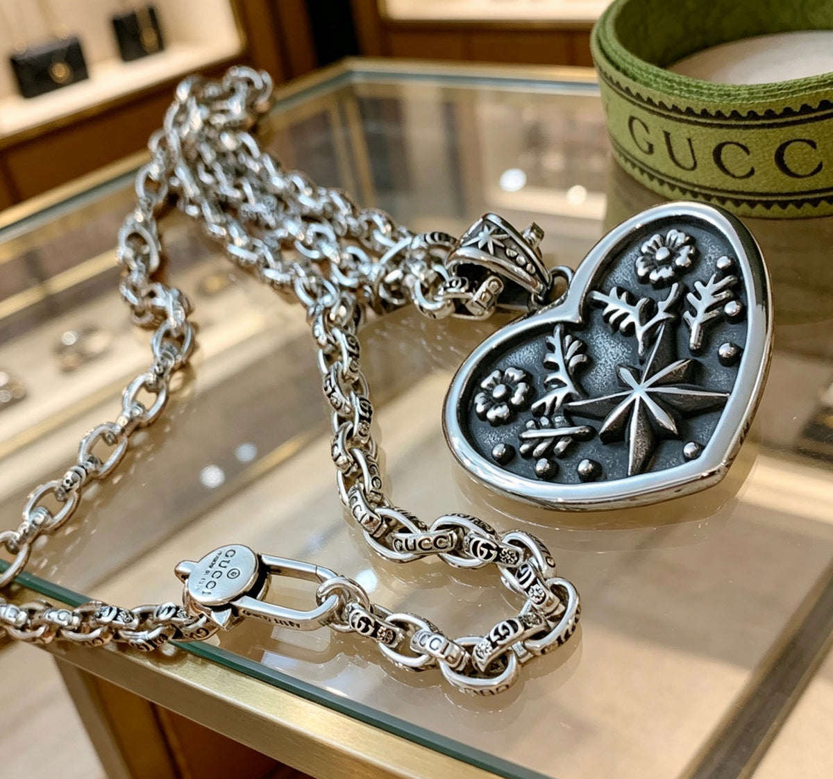 Double-G Emblem Pendant Necklace in Silver-Tone – Vintage Detail – Design 004 detail view