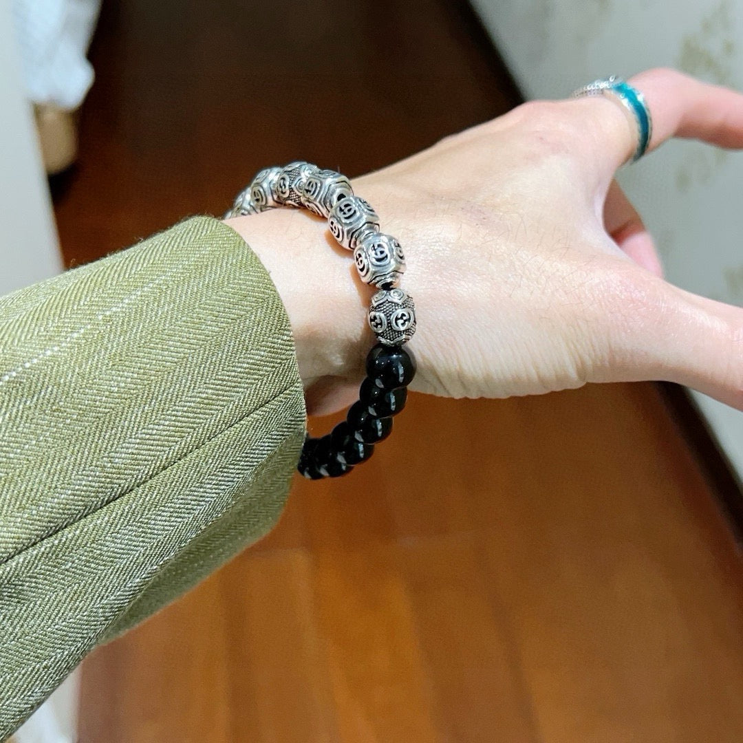 Double-G Emblem Beaded Bracelet in Polished Metal-Tone – Agate Detail – Design 003 side detail