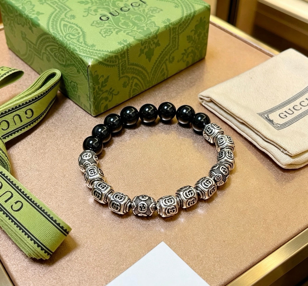 Double-G Emblem Beaded Bracelet in Polished Metal-Tone – Agate Detail – Design 003 close-up detail