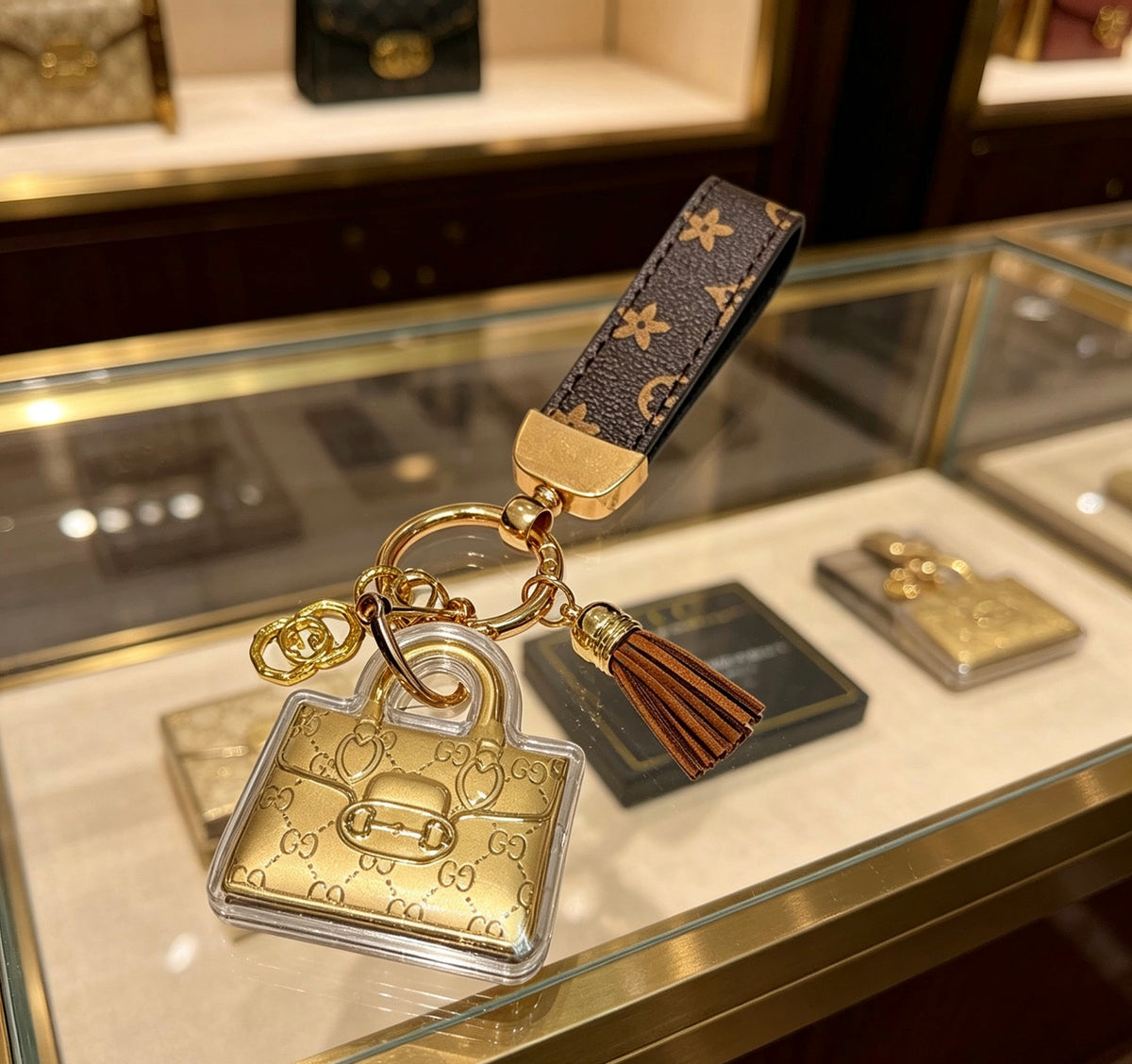 Double-G Emblem Keychain in Polished Metal-Tone – Design 001 side detail