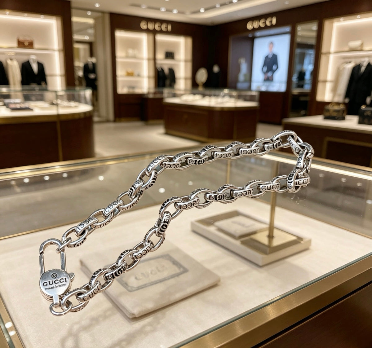 Double-G Emblem Bracelet in Polished Metal-Tone – Design 002 side detail