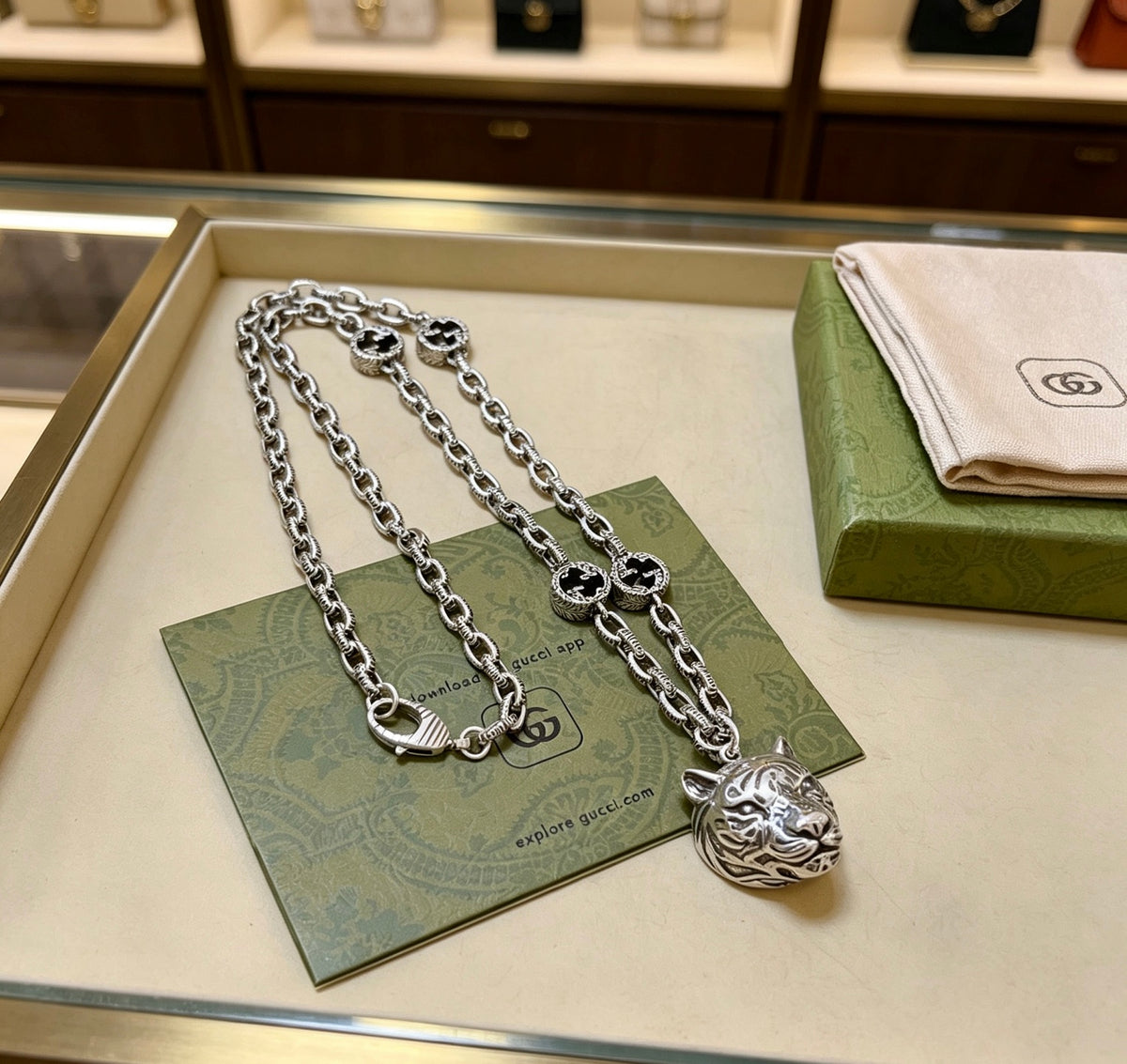 Double-G Emblem Pendant Necklace in Silver-Tone – Vintage Detail – Design 003 side detail