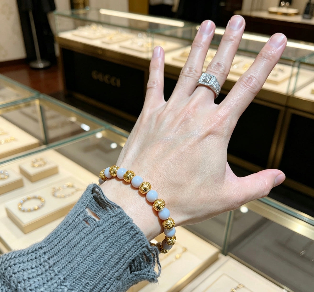 Double-G Emblem Beaded Bracelet in Polished Metal-Tone – Agate Detail – Design 002 detail view