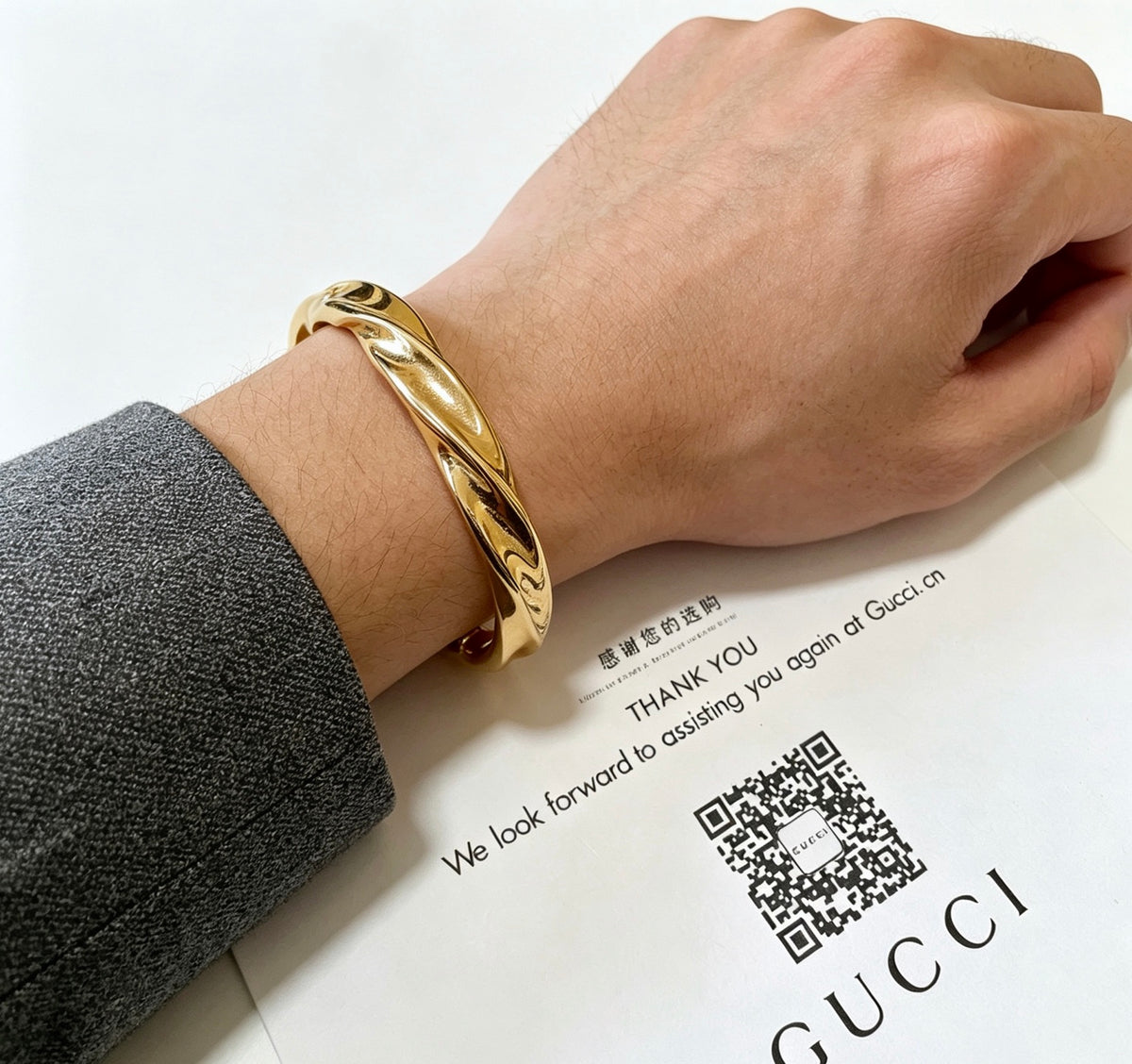 Double-G Emblem Bangle in Silver-Tone – Vintage Detail detail view